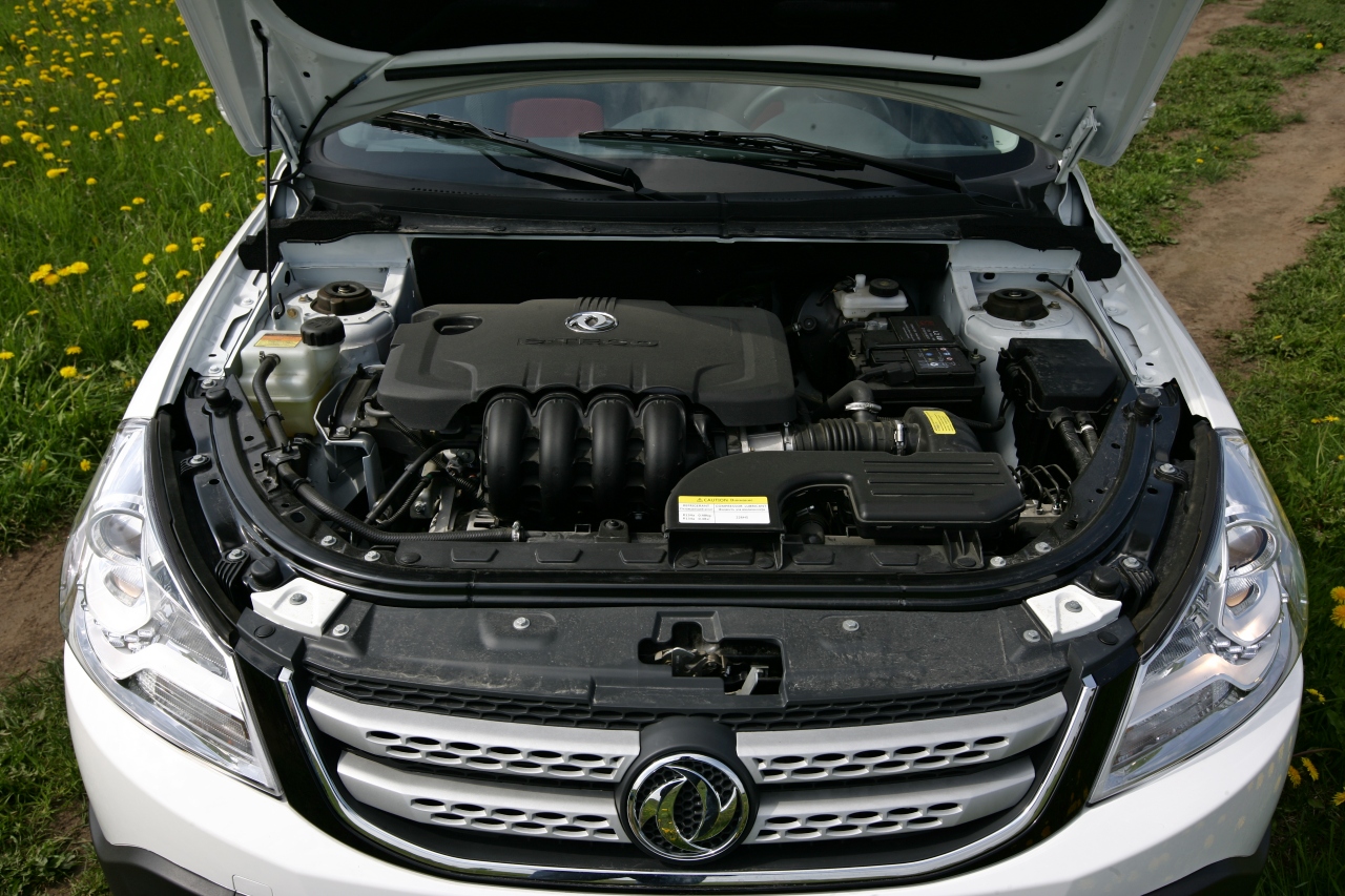 Renault Sandero vs Dongfeng