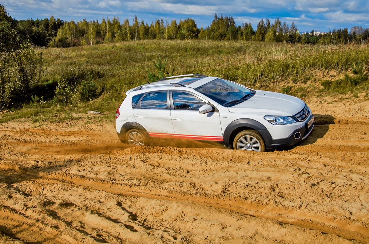 DFM, Dongfeng H 30 Cross против Lada Xray