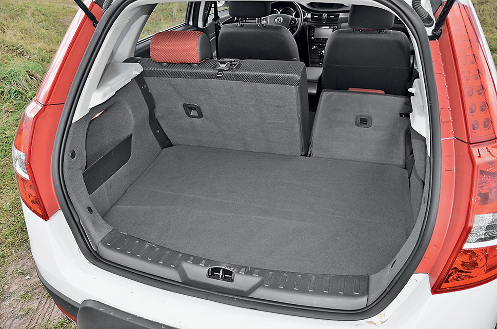 DFM, Dongfeng H 30 Cross против Lada Xray