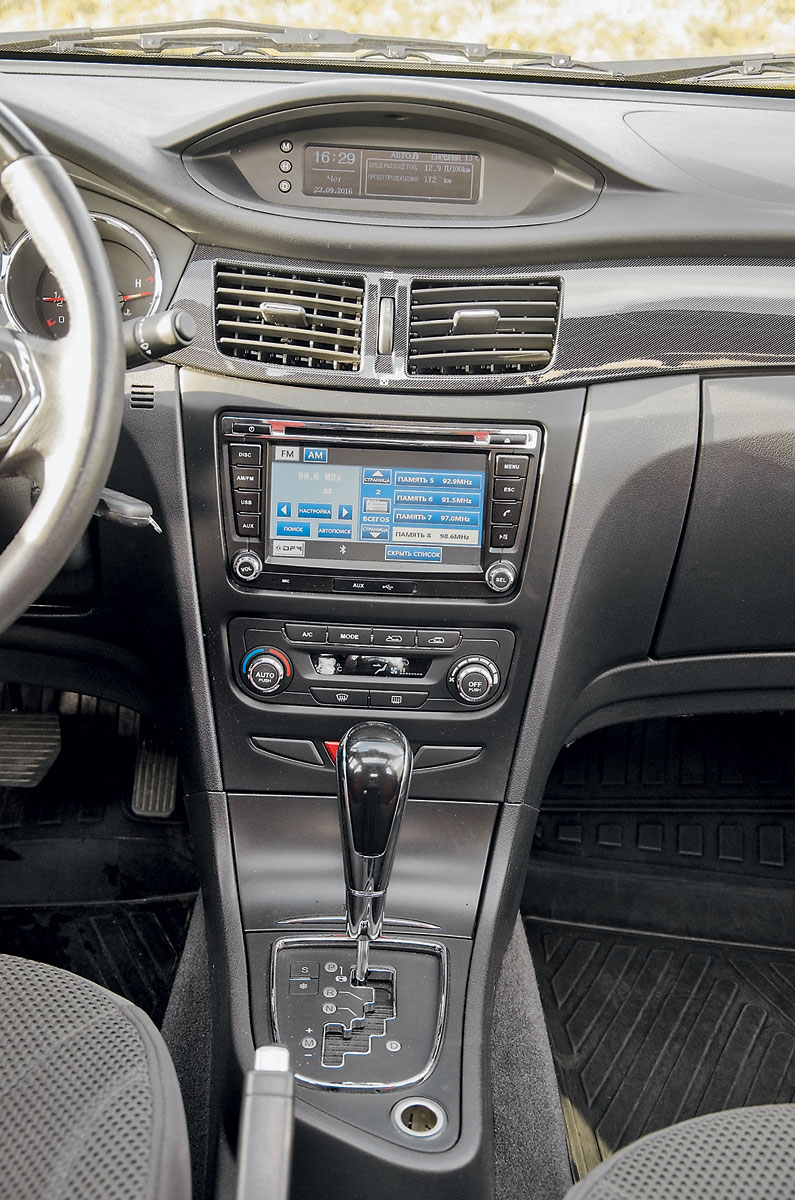 DFM, Dongfeng H 30 Cross против Lada Xray