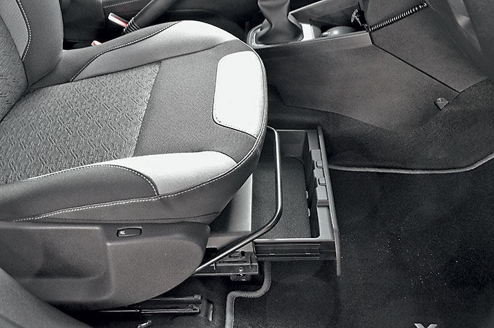 DFM, Dongfeng H 30 Cross против Lada Xray