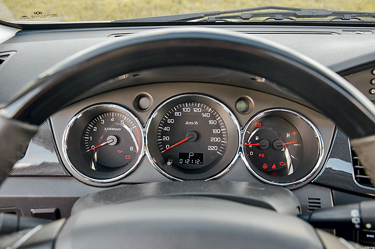 DFM, Dongfeng H 30 Cross против Lada Xray