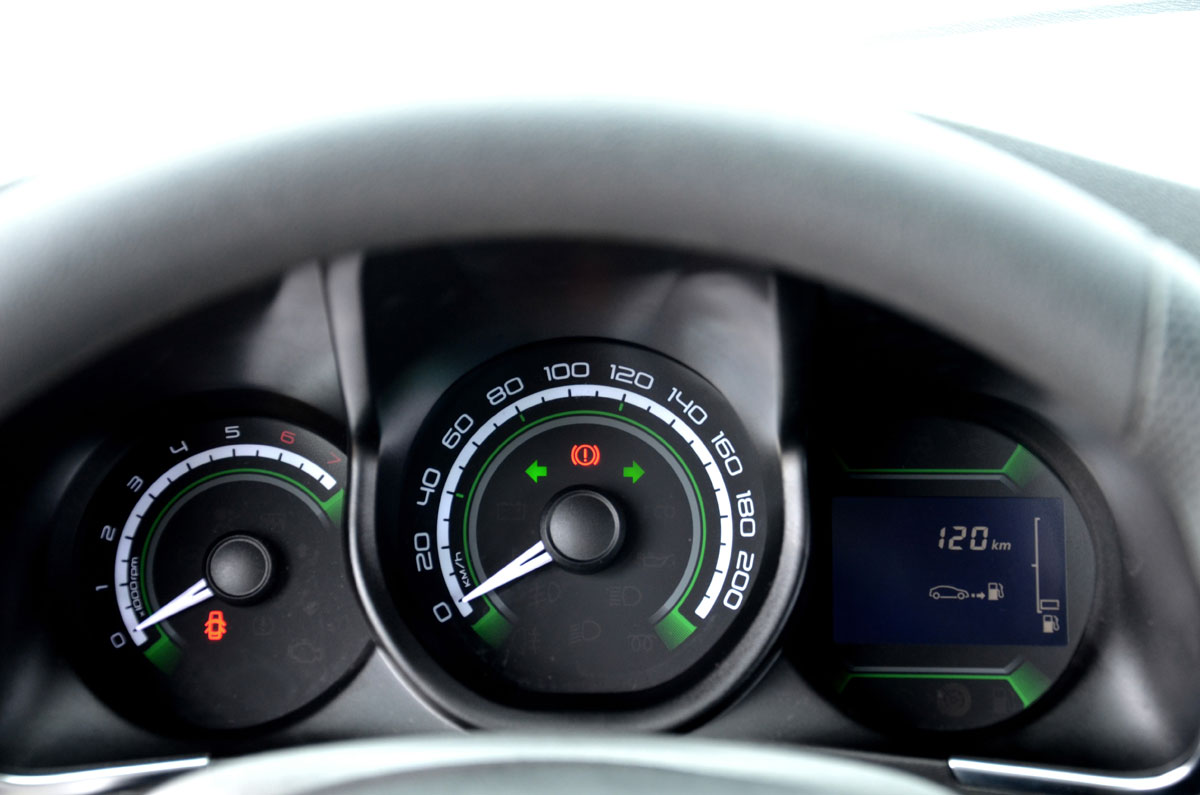 DFM, Dongfeng H 30 Cross против Lada Xray