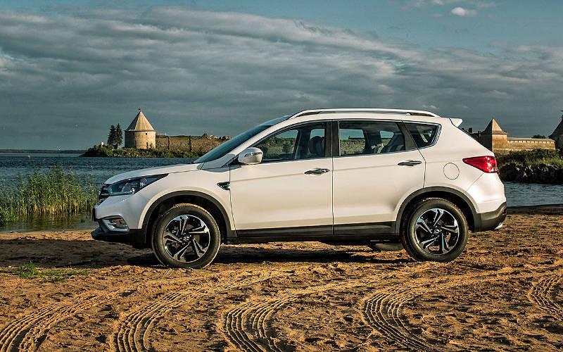 Тест-драйв Dongfeng AX7 2,0 AT