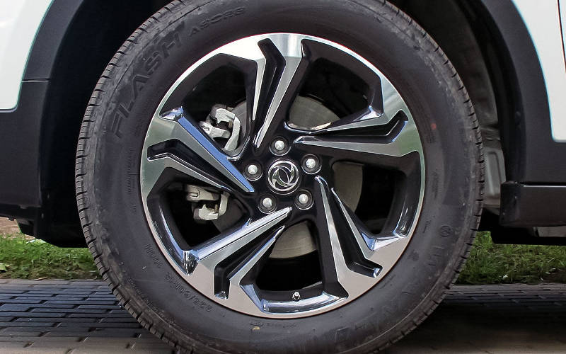 Тест-драйв Dongfeng AX7 2,0 AT