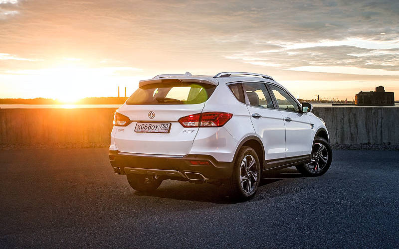 Тест-драйв Dongfeng AX7 2,0 AT