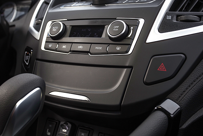 Dongfeng DFM AX7: Большой и белый