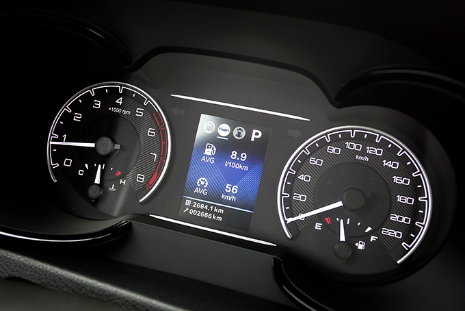 Dongfeng DFM AX7: Большой и белый
