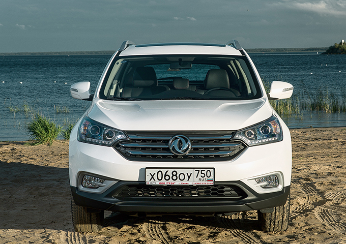 Dongfeng DFM AX7: Большой и белый