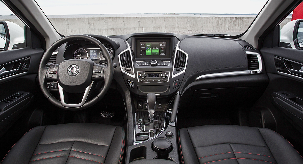 Dongfeng DFM AX7: Большой и белый