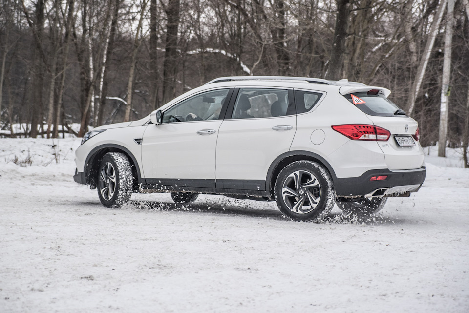 Тест-драйв Dongfeng DFM AX7. Много автомобиля за приемлемые деньги.