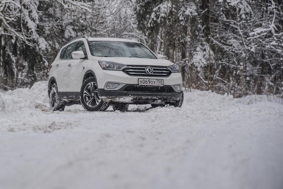 Тест-драйв Dongfeng DFM AX7. Много автомобиля за приемлемые деньги.