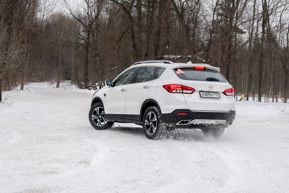 Тест-драйв Dongfeng DFM AX7. Много автомобиля за приемлемые деньги.