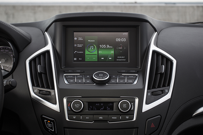 Dongfeng DFM AX7: Большой и белый