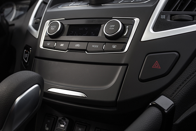 Dongfeng DFM AX7: Большой и белый