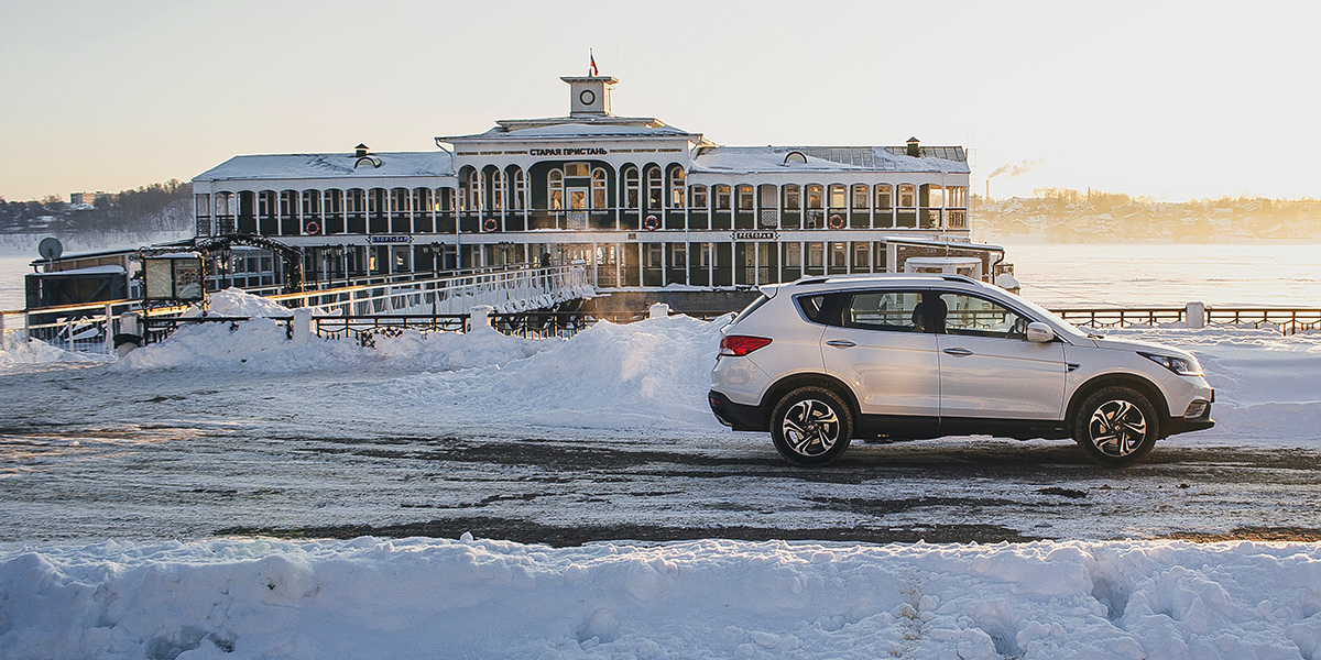Dongfeng DFM AX7: Большой и белый