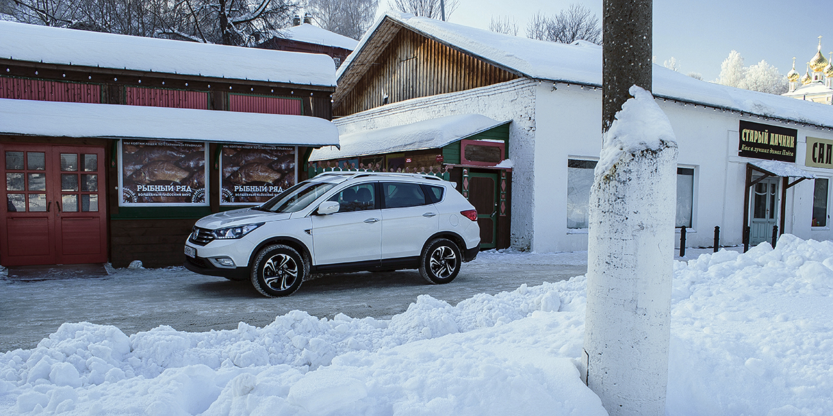 Dongfeng DFM AX7: Большой и белый