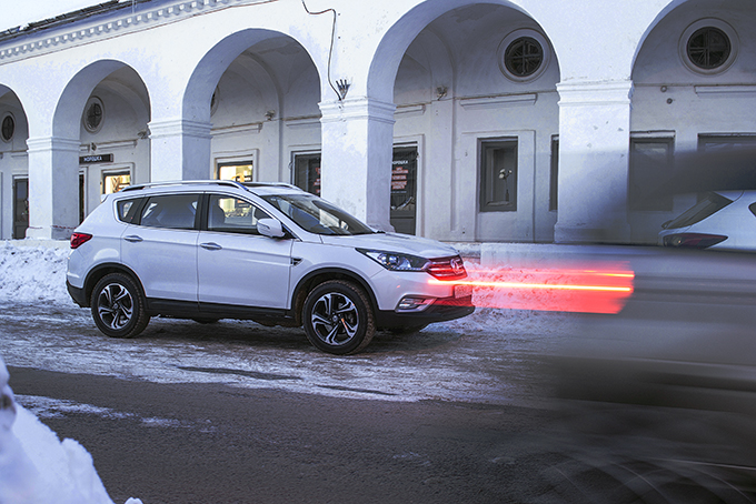 Dongfeng DFM AX7: Большой и белый